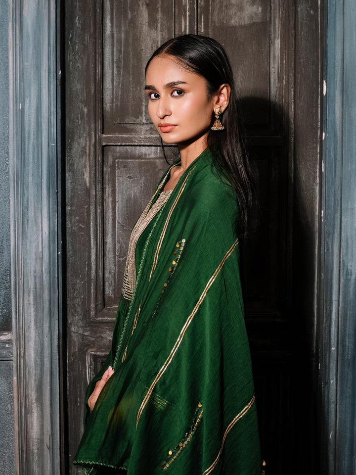 Jari Luxe Green Trio in Mul fabric.