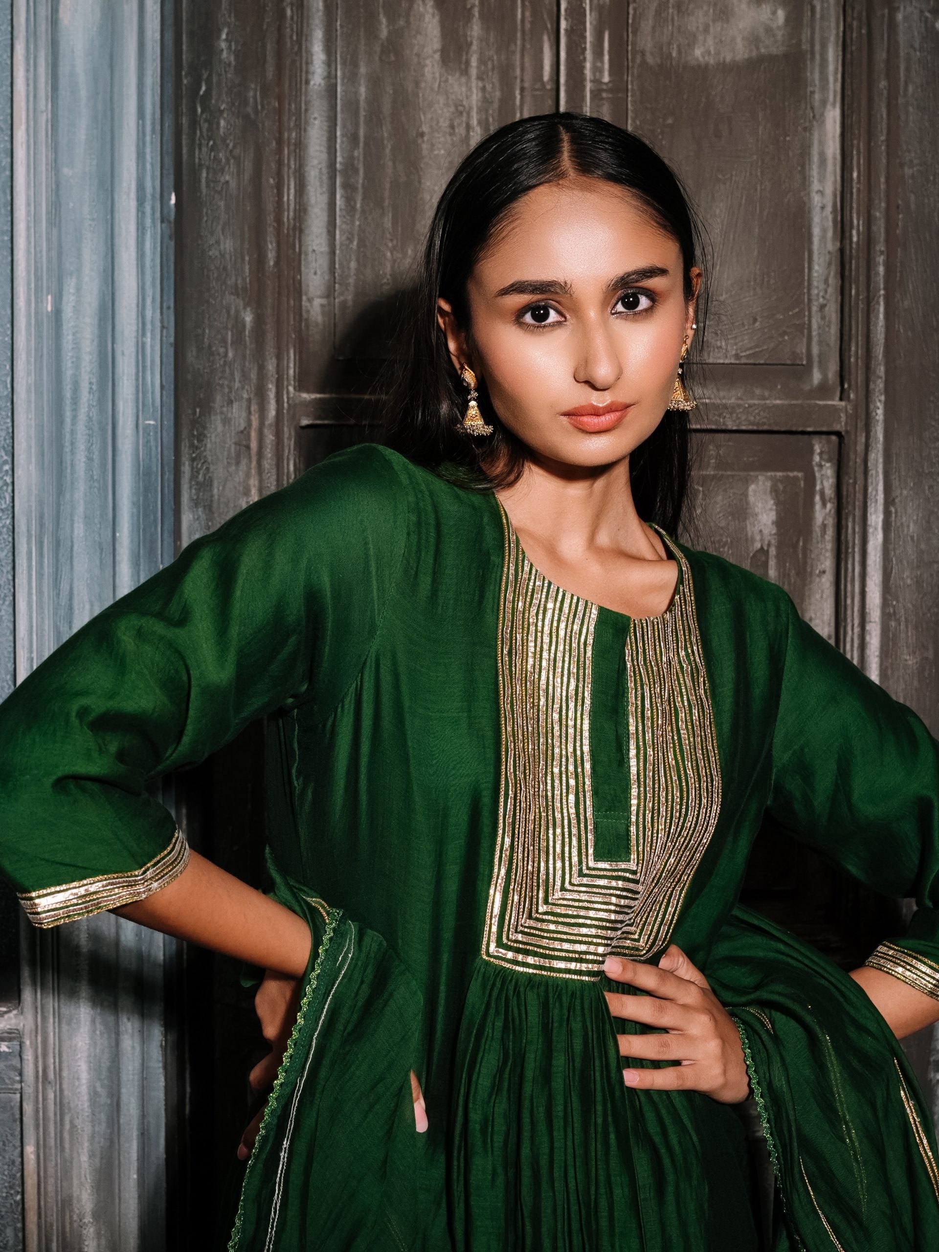 Jari Luxe Green Trio in Mul fabric.